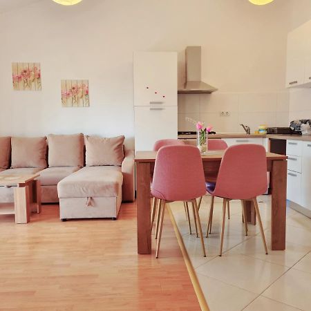 Apartment Nora Near The Beach Pula Zewnętrze zdjęcie