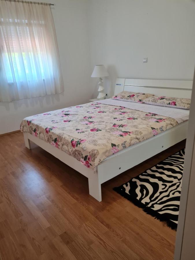 Apartment Nora Near The Beach Pula Zewnętrze zdjęcie
