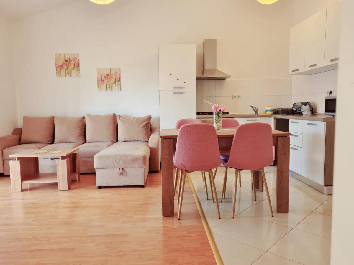 Apartment Nora Near The Beach Pula Zewnętrze zdjęcie